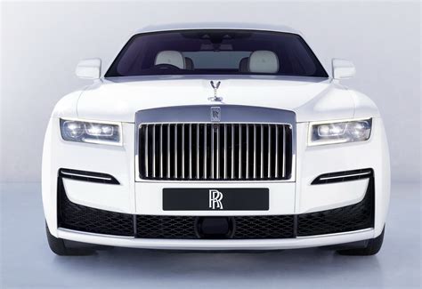 Who has 500 Rolls-Royce?
